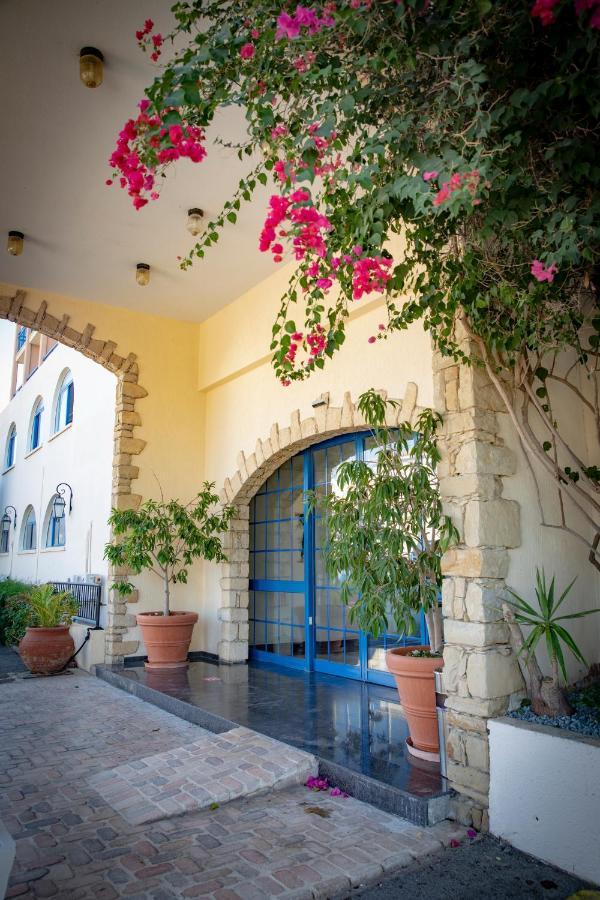 Navarria Blue Hotel Limassol Exterior photo